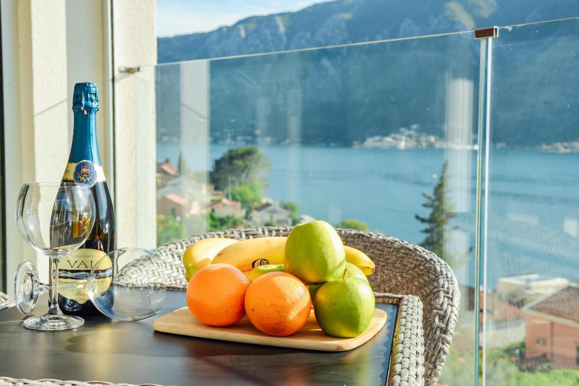 Sea View Apartment For 4 Kotor Extérieur photo