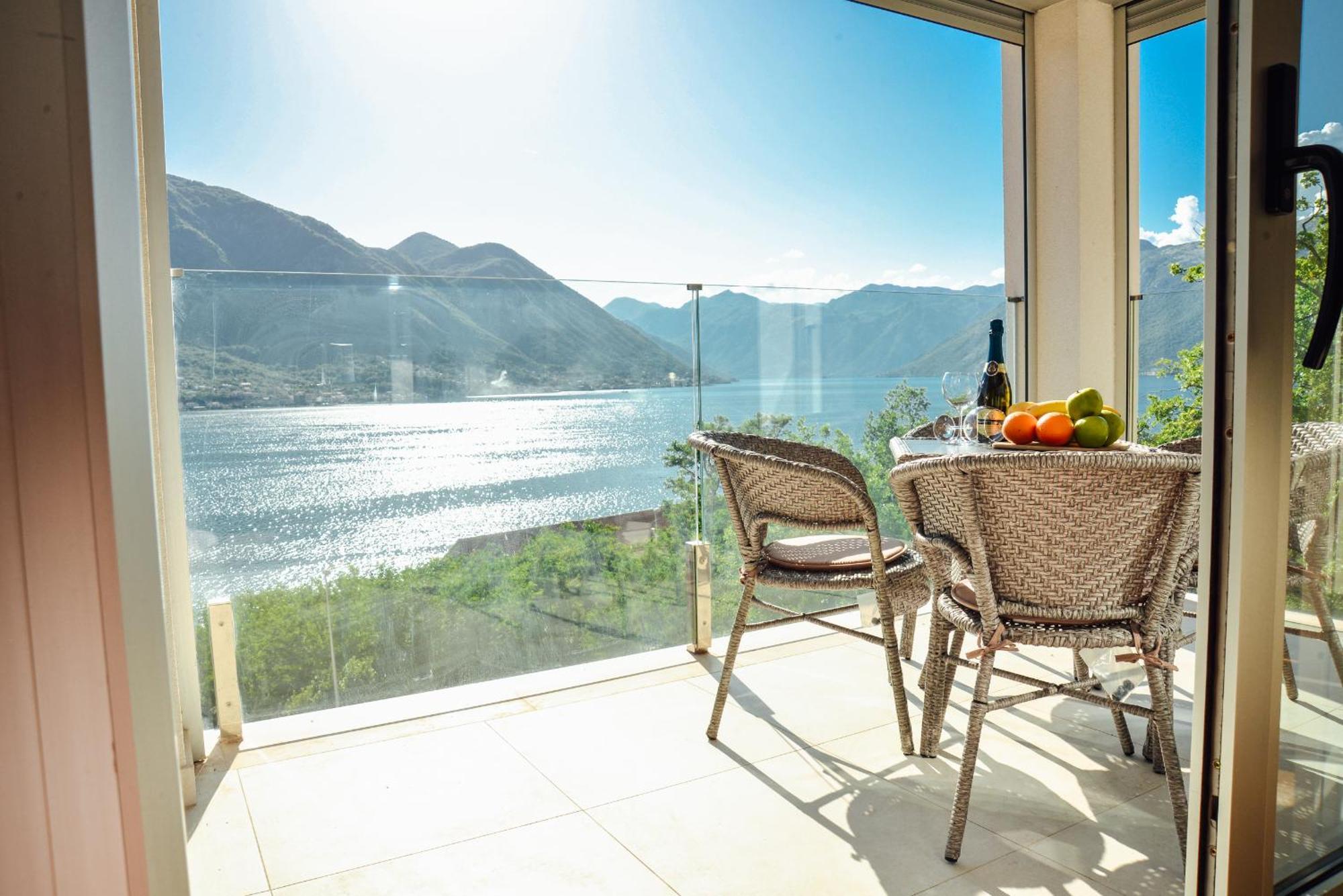 Sea View Apartment For 4 Kotor Extérieur photo