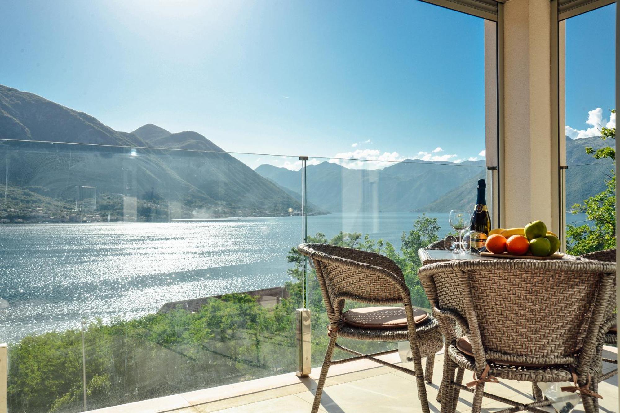 Sea View Apartment For 4 Kotor Extérieur photo