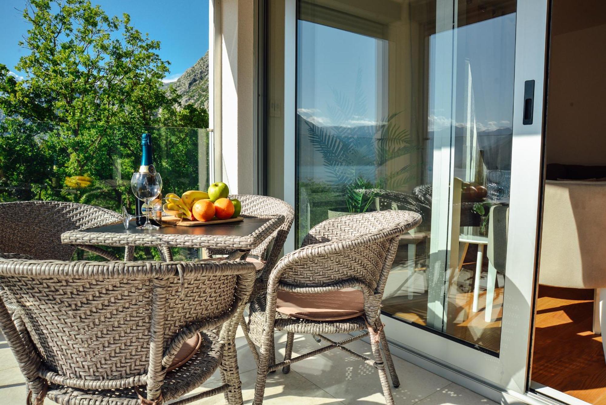 Sea View Apartment For 4 Kotor Extérieur photo