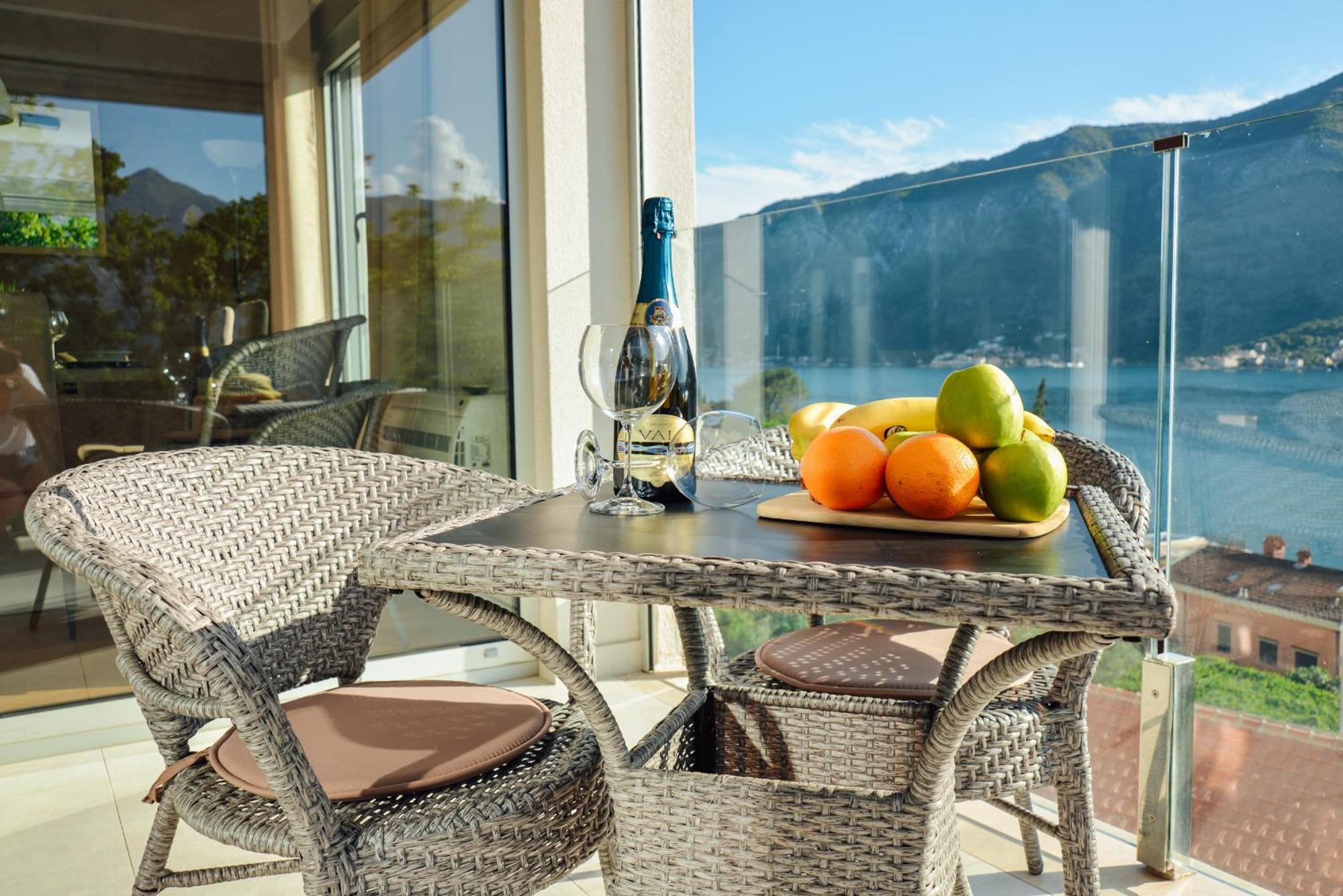 Sea View Apartment For 4 Kotor Extérieur photo